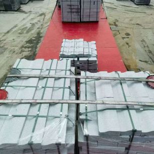 延安 芝麻白仿形加直形路沿石出货日常