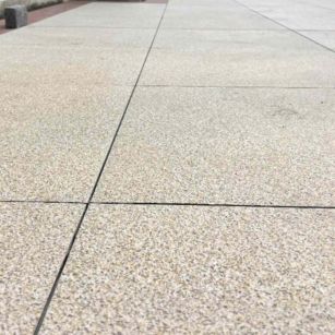 延安 黄金麻花岗岩石板材荔枝面地面铺装效果