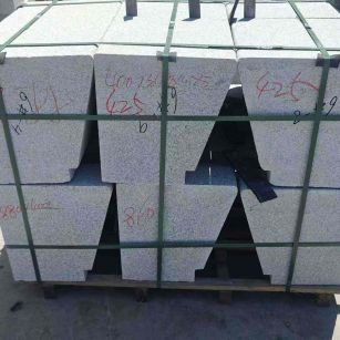 延安 芝麻白异形坐凳，石凳