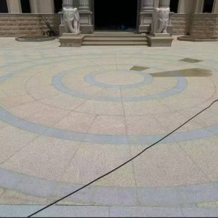 延安 黄金麻芝麻灰花岗岩石材地铺拼接效果