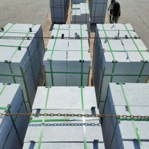 延安 芝麻白花岗岩5公分地铺石 花岗岩厂家工厂装车日常