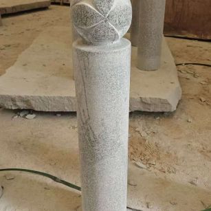 延安 芝麻白花岗岩石材挡车石柱、停车柱、圆柱挡车柱、方柱挡车柱等