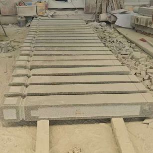 延安 芝麻白异形加工雕刻-栏杆大柱，方柱