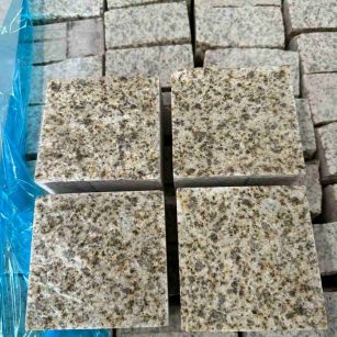 延安 黄金麻花岗岩自然面小方块，弹石，马蹄石等