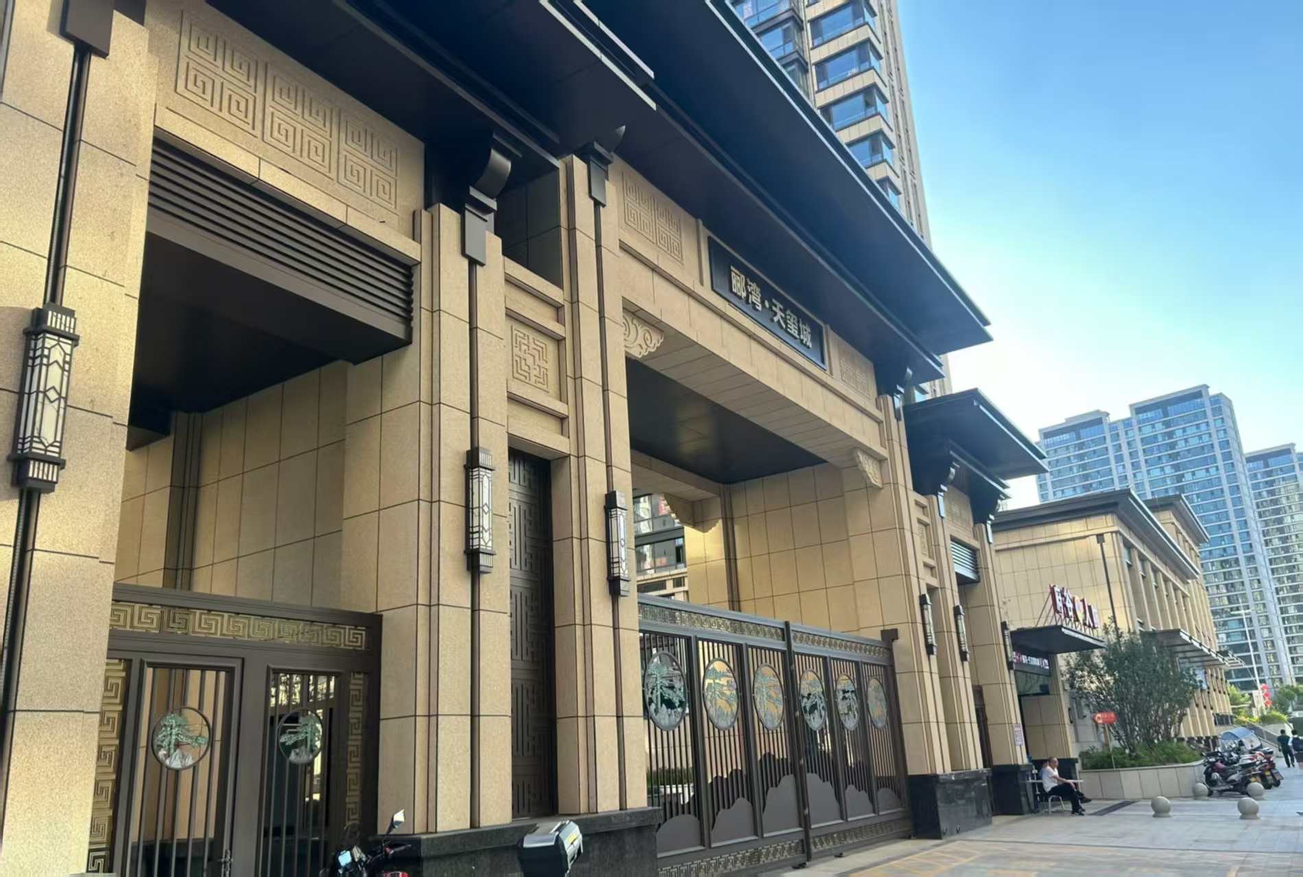 延安 黄金麻花岗岩荔枝面小区门楼外墙干挂