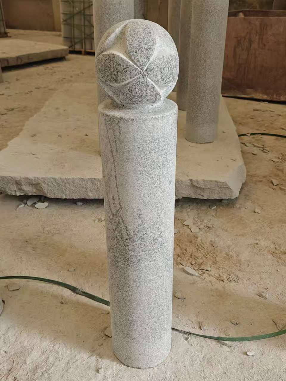 延安 芝麻白花岗岩石材挡车石柱、停车柱、圆柱挡车柱、方柱挡车柱等