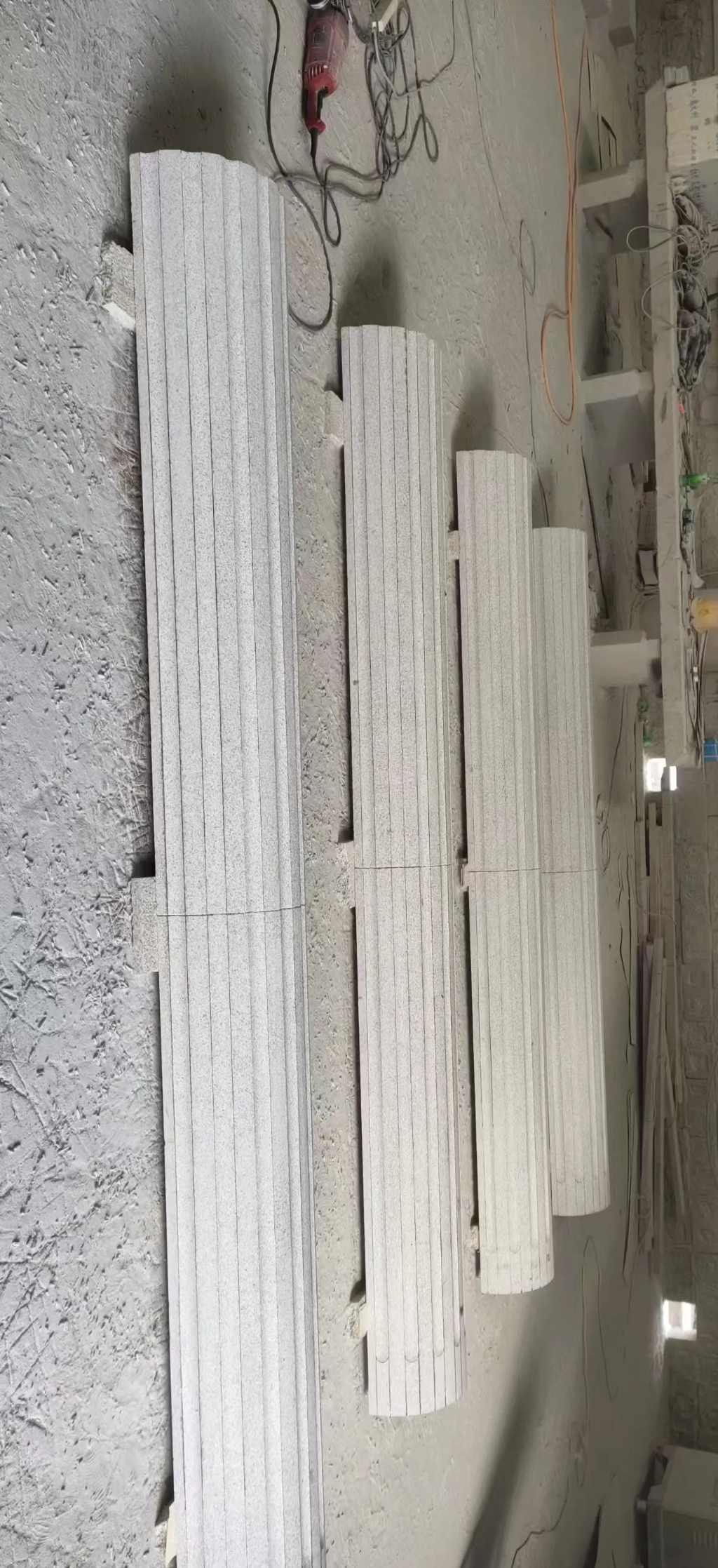 延安 花岗岩厂家带你看白麻花岗岩门楼大柱柱皮