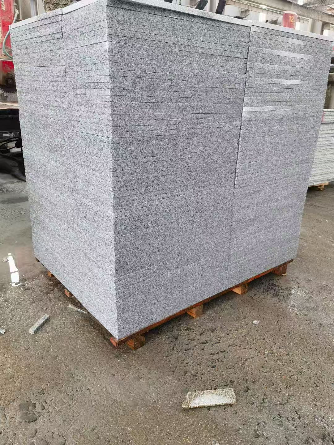 延安 芝麻白火烧面1.8厚300*600地铺石，尺寸标准，厚薄均匀