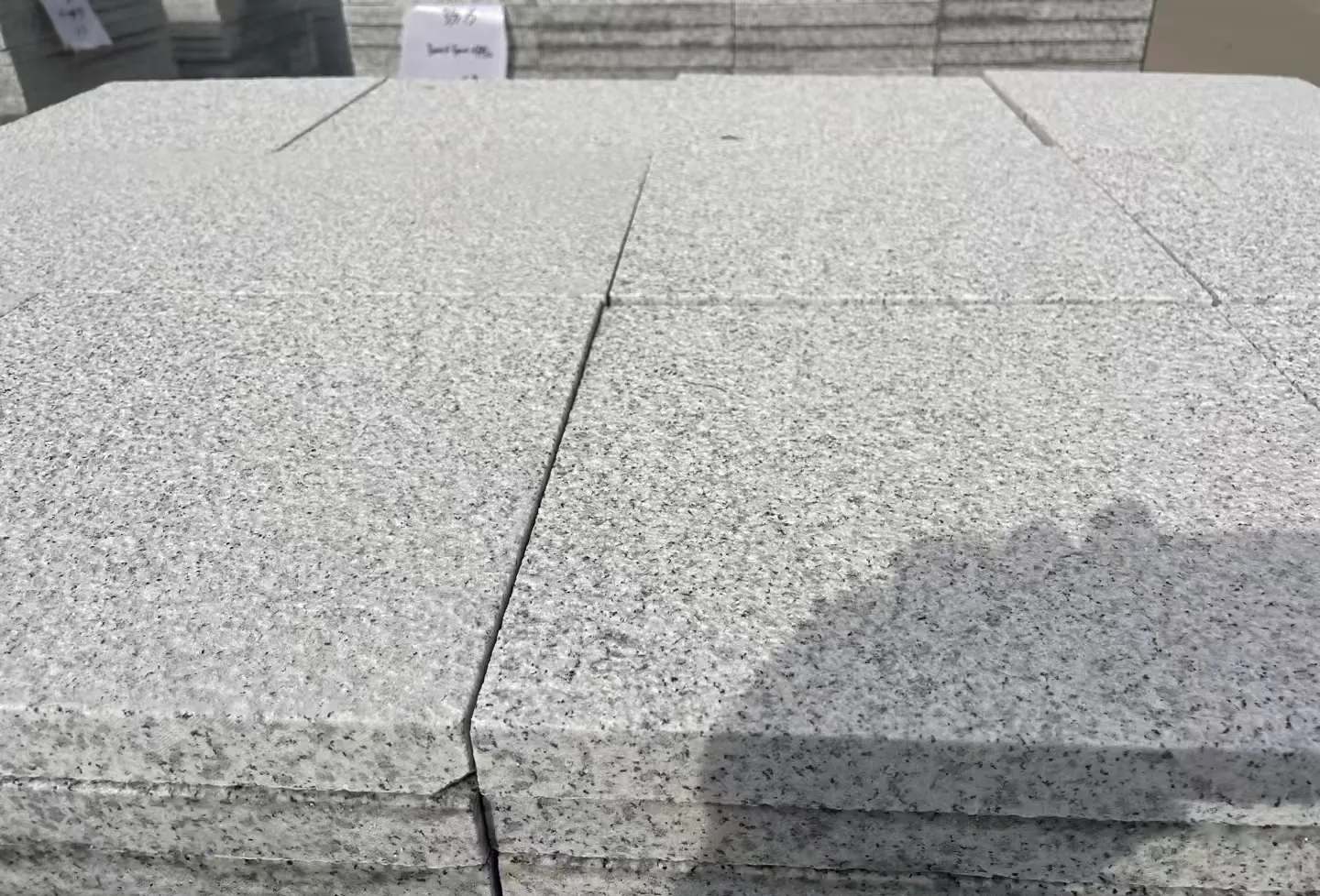 延安 白麻花岗岩石材推荐 荔枝面地铺石