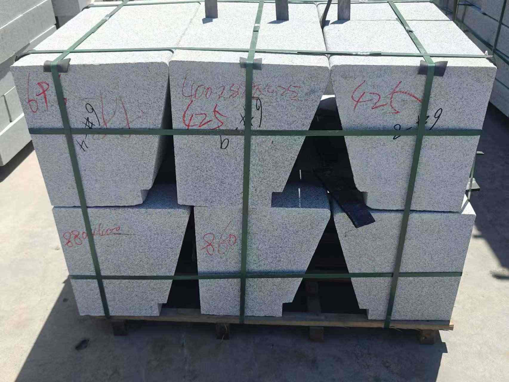 延安 芝麻白异形坐凳，石凳