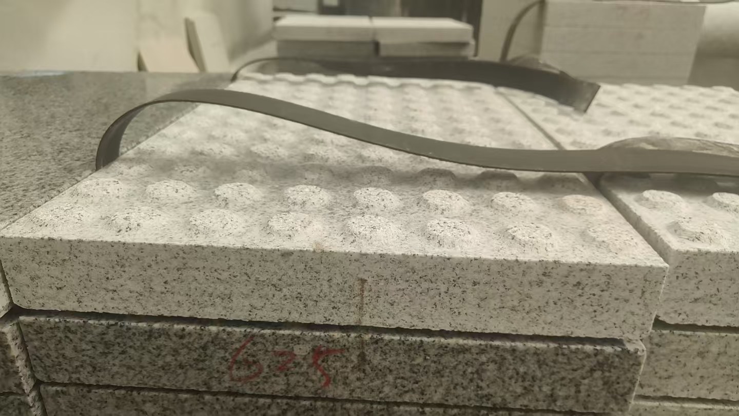 延安 芝麻白花岗岩6.0公分荔枝面五轴加工雕刻盲点