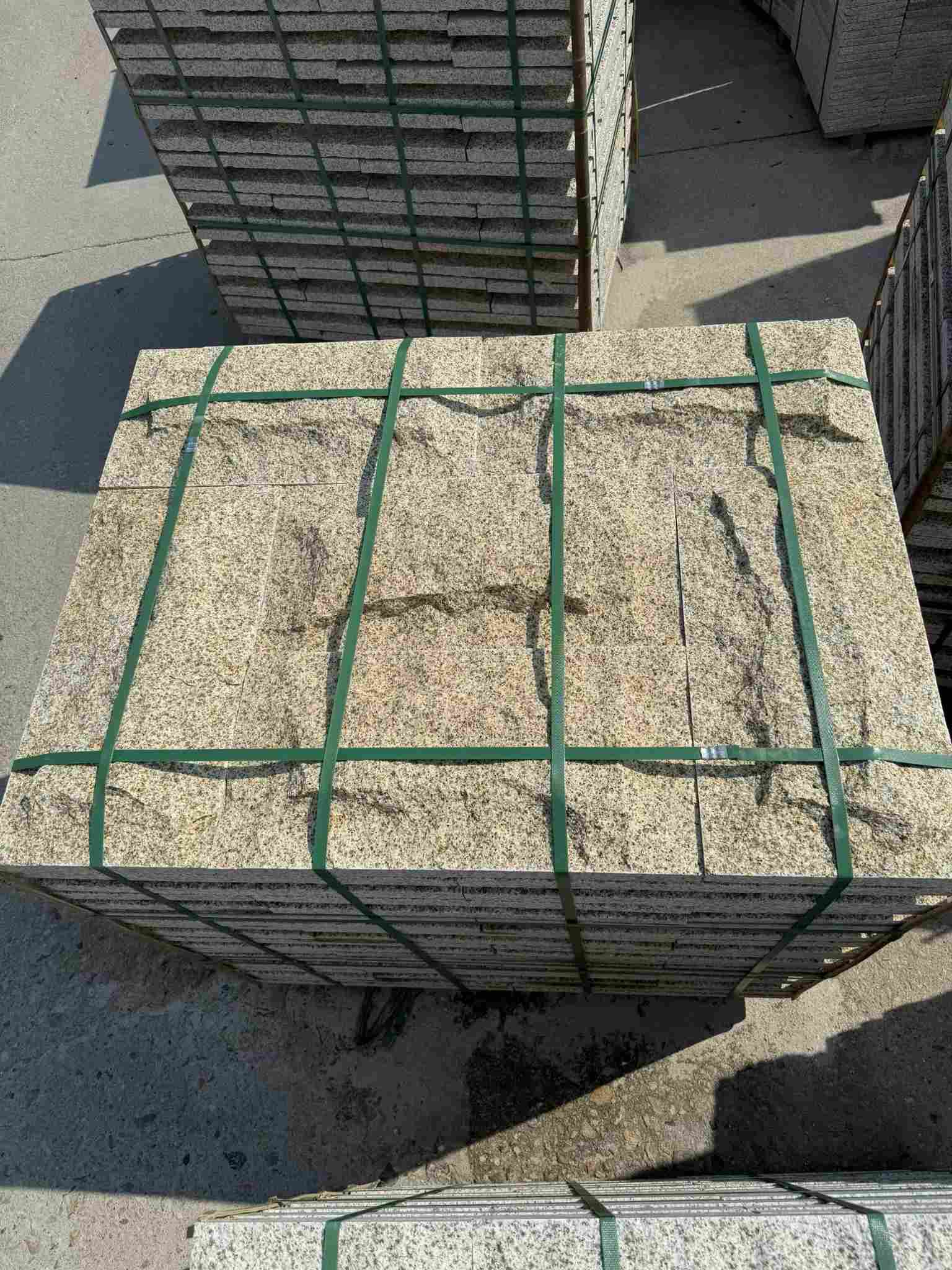 延安 黄金麻花岗岩石材自然面蘑菇石成品