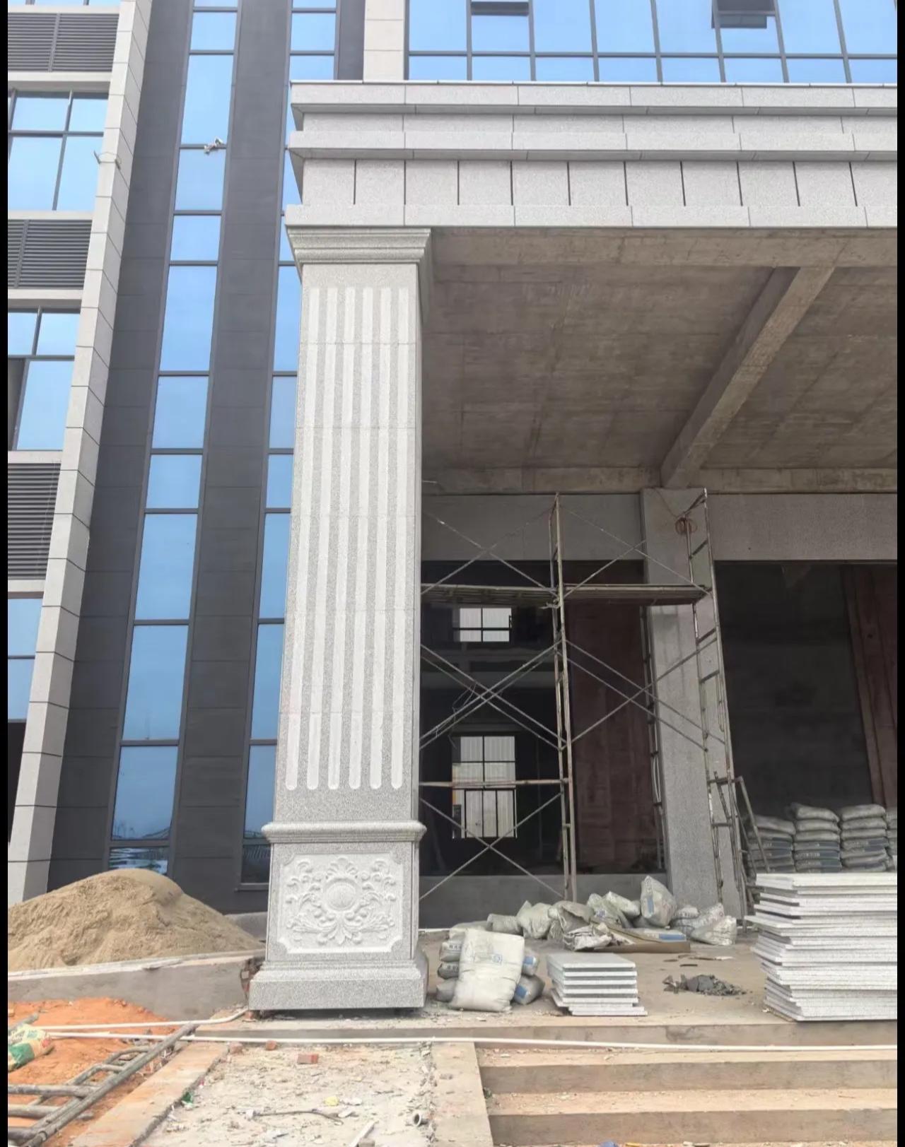 延安 芝麻白光面花岗岩门楼大柱（罗马柱）配雕花底座