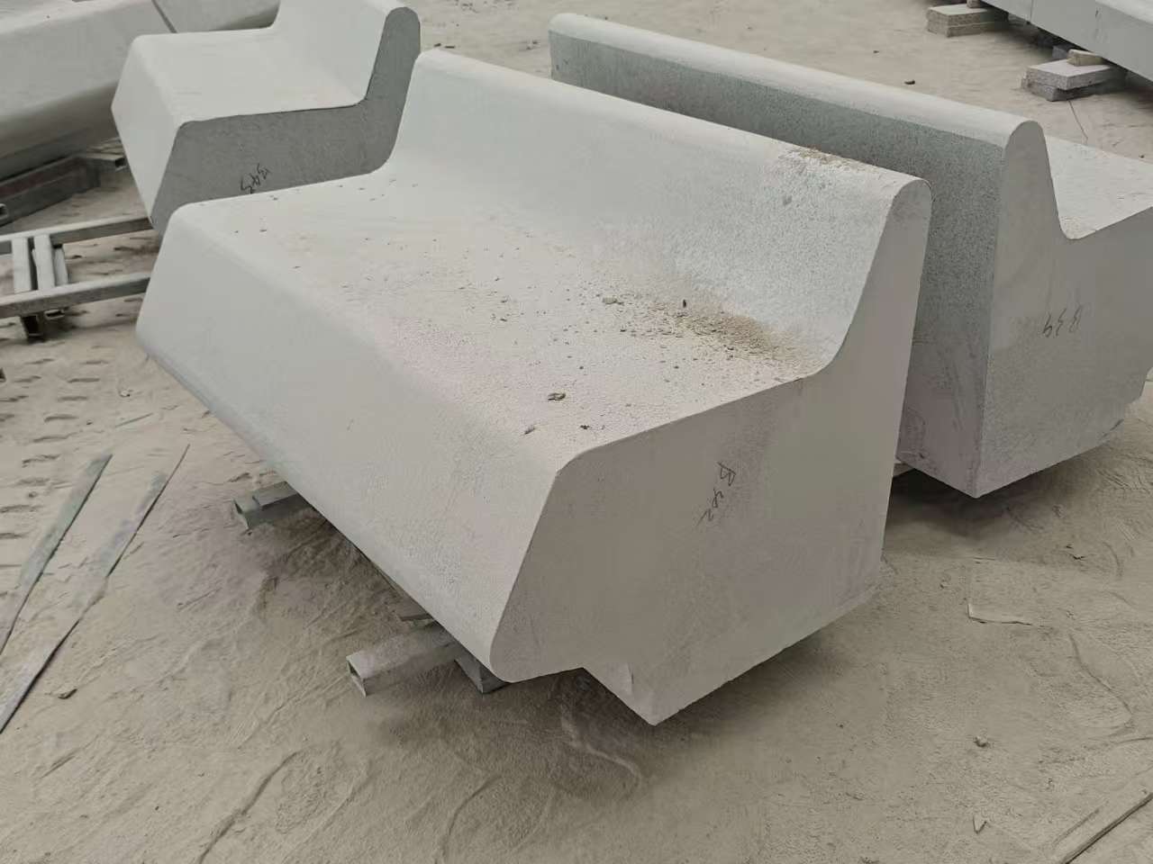 延安 芝麻白花岗岩异形坐凳，石凳