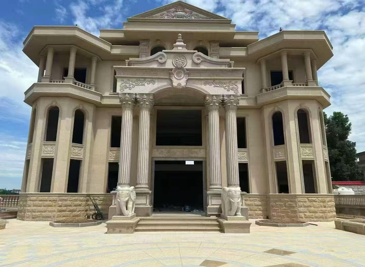 延安 黄金麻别墅外墙干挂，大柱，大象，蘑菇石，雕花板