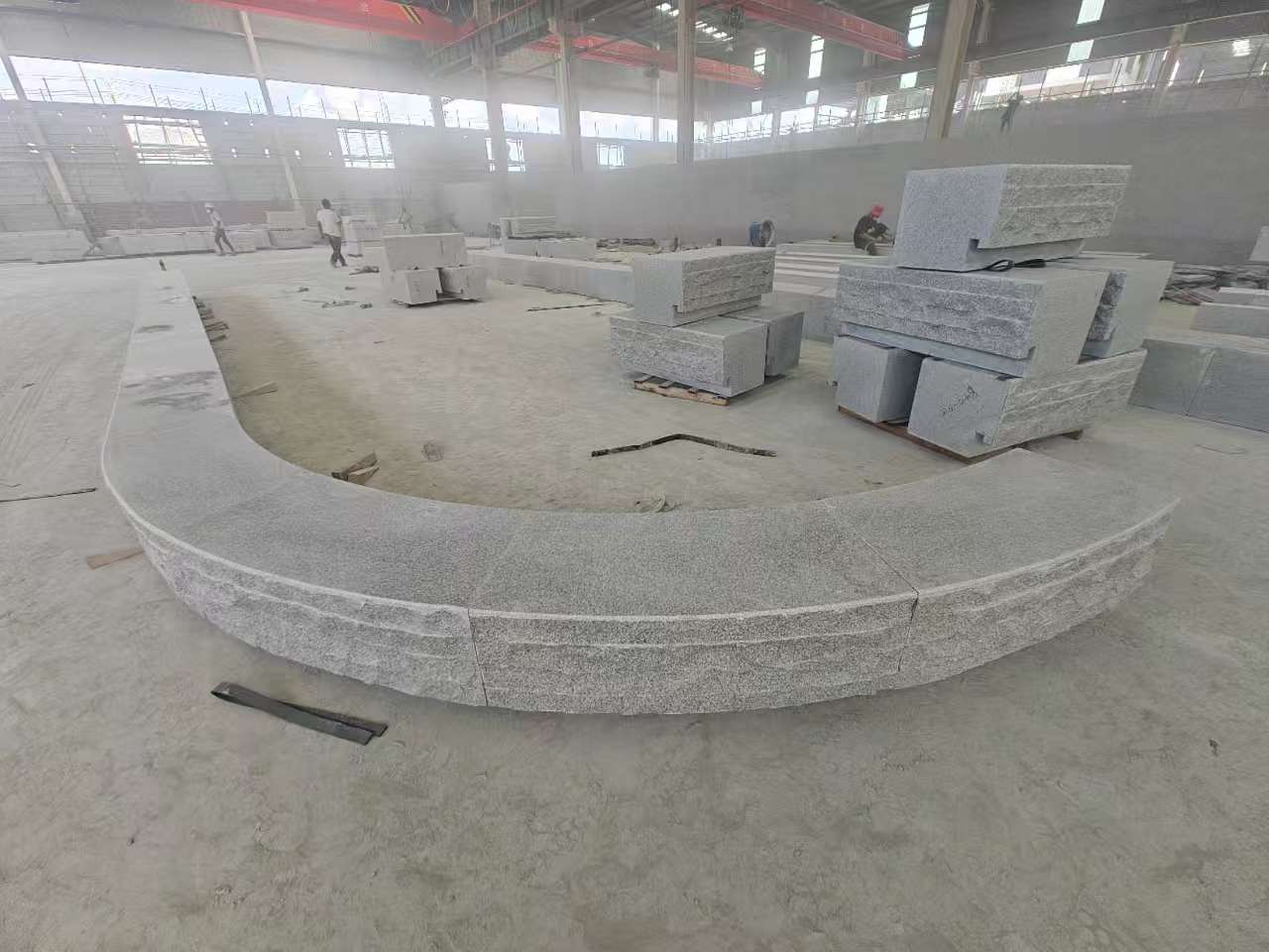 延安 芝麻白异形坐凳，自然面光面弧形加工