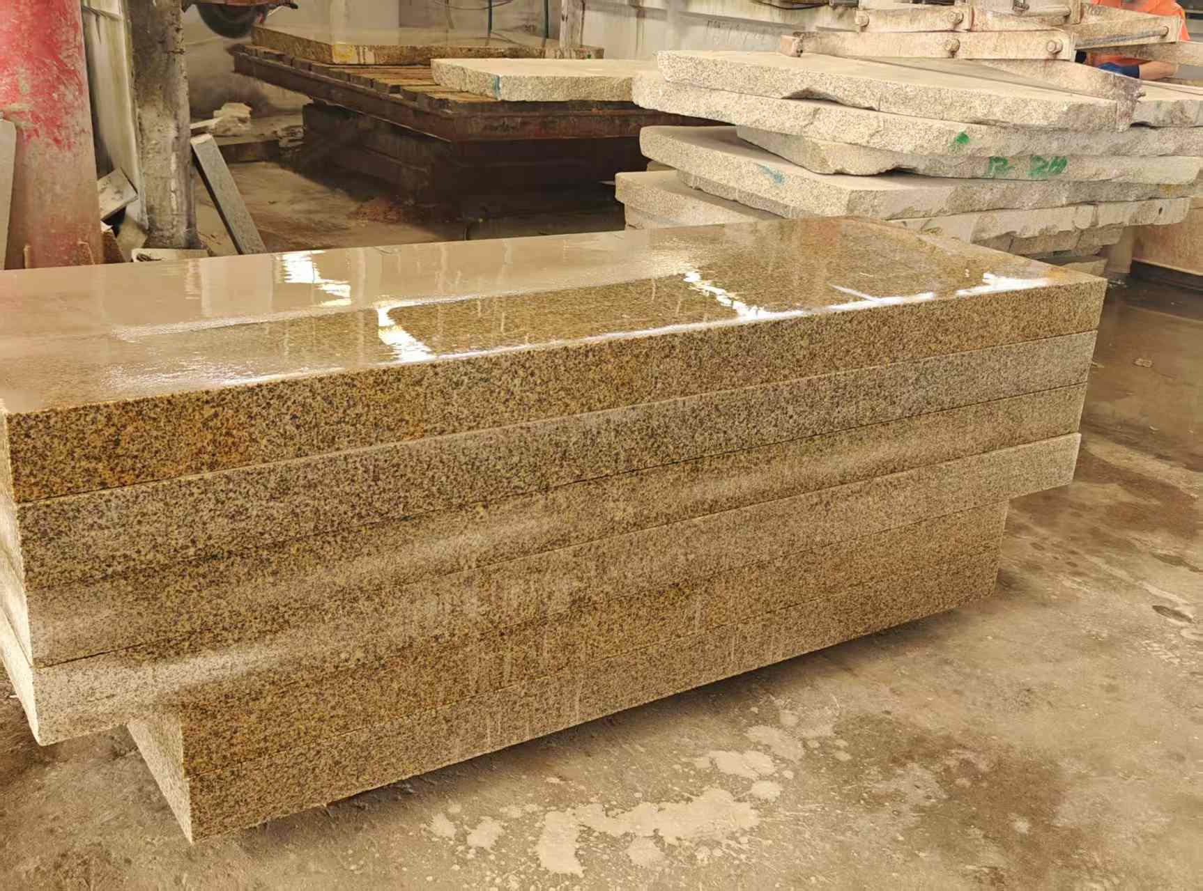 延安 黄金麻栏杆料半成品加工中