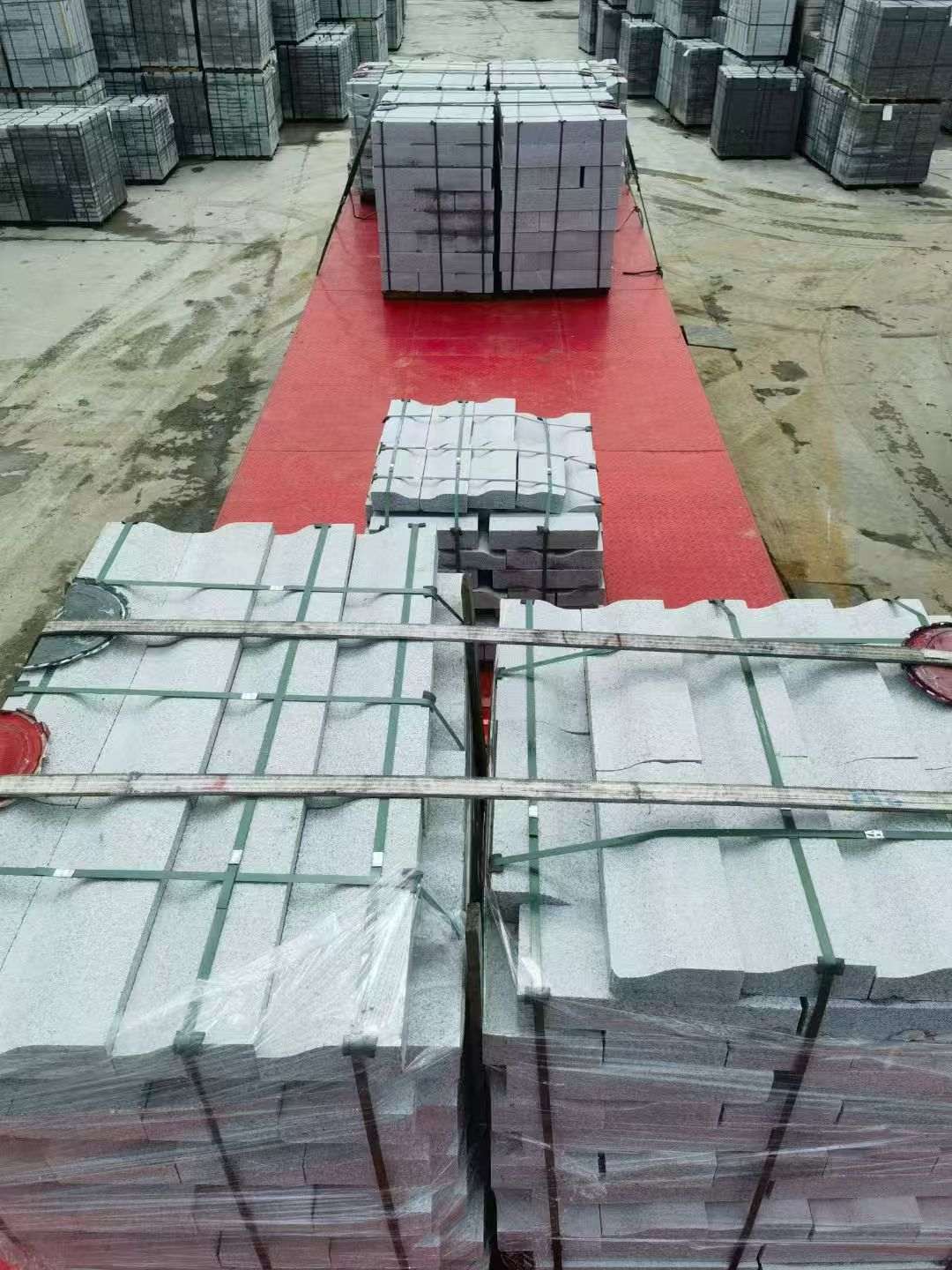 延安 芝麻白仿形加直形路沿石出货日常