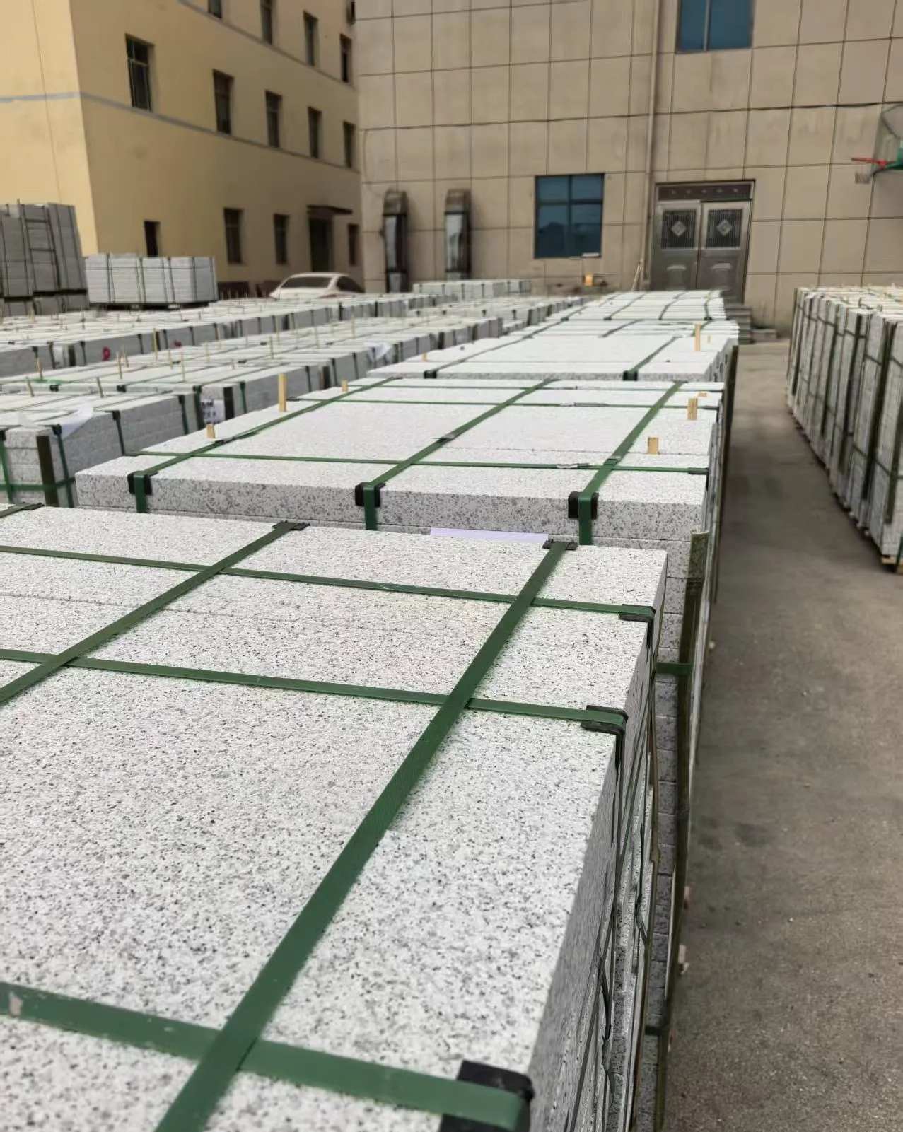 延安 白麻花岗岩5.0公分荔枝面地铺石