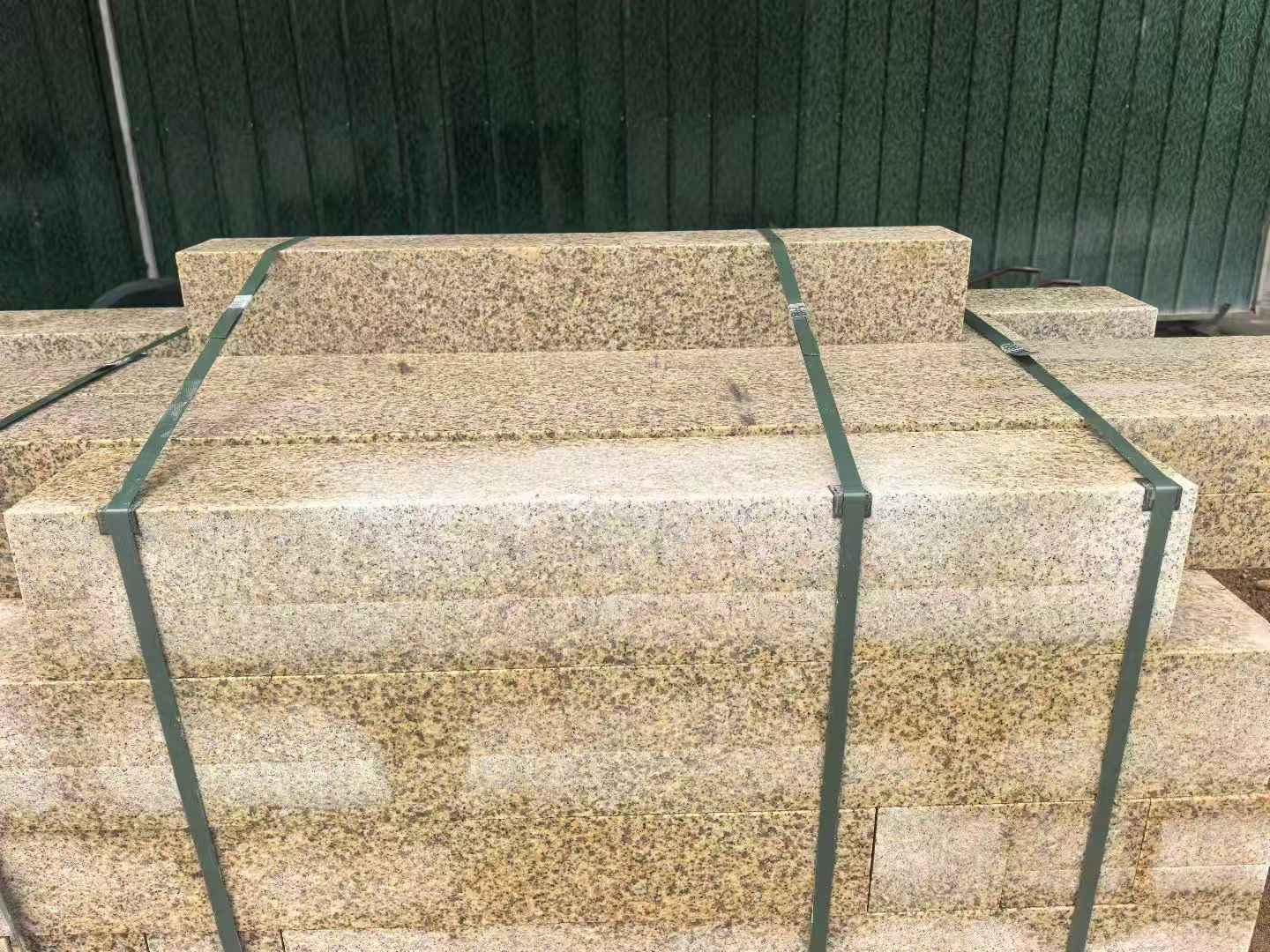 延安 黄金麻花岗岩石材机切面栏杆料半成品