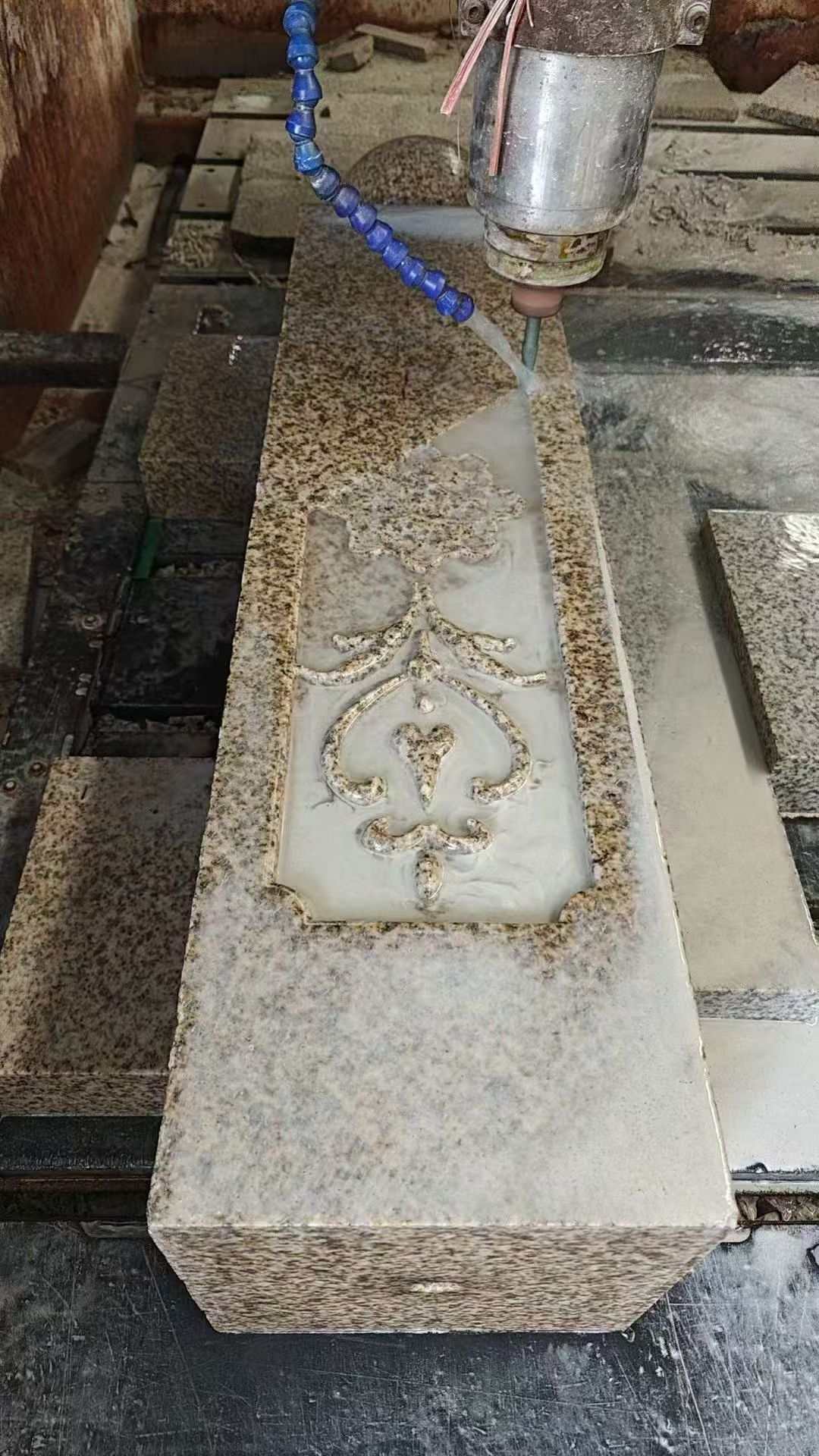 延安 黄金麻花岗岩异形加工雕刻栏杆大柱