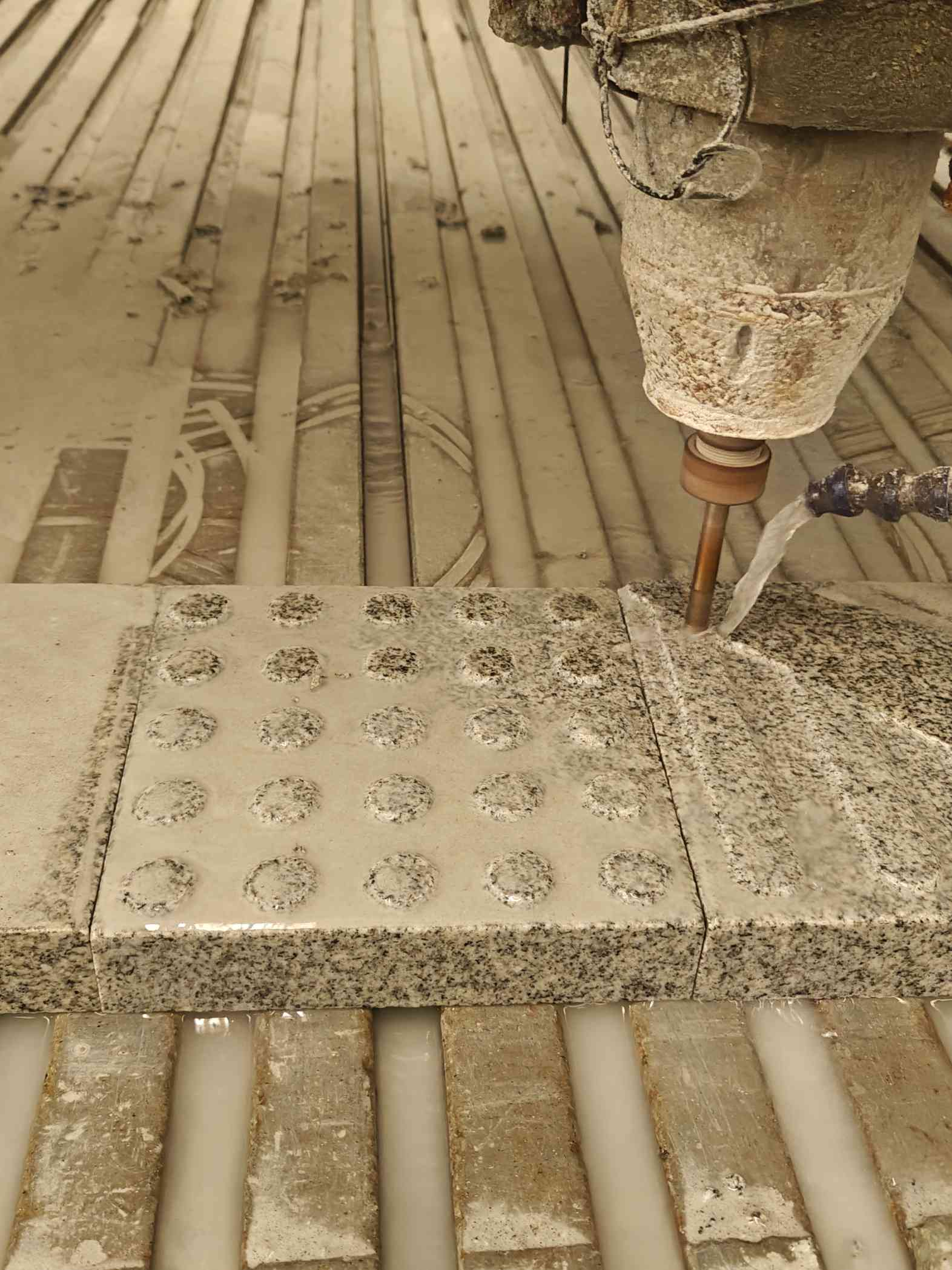 延安 芝麻白花岗岩石材盲人石、盲道石、盲点石