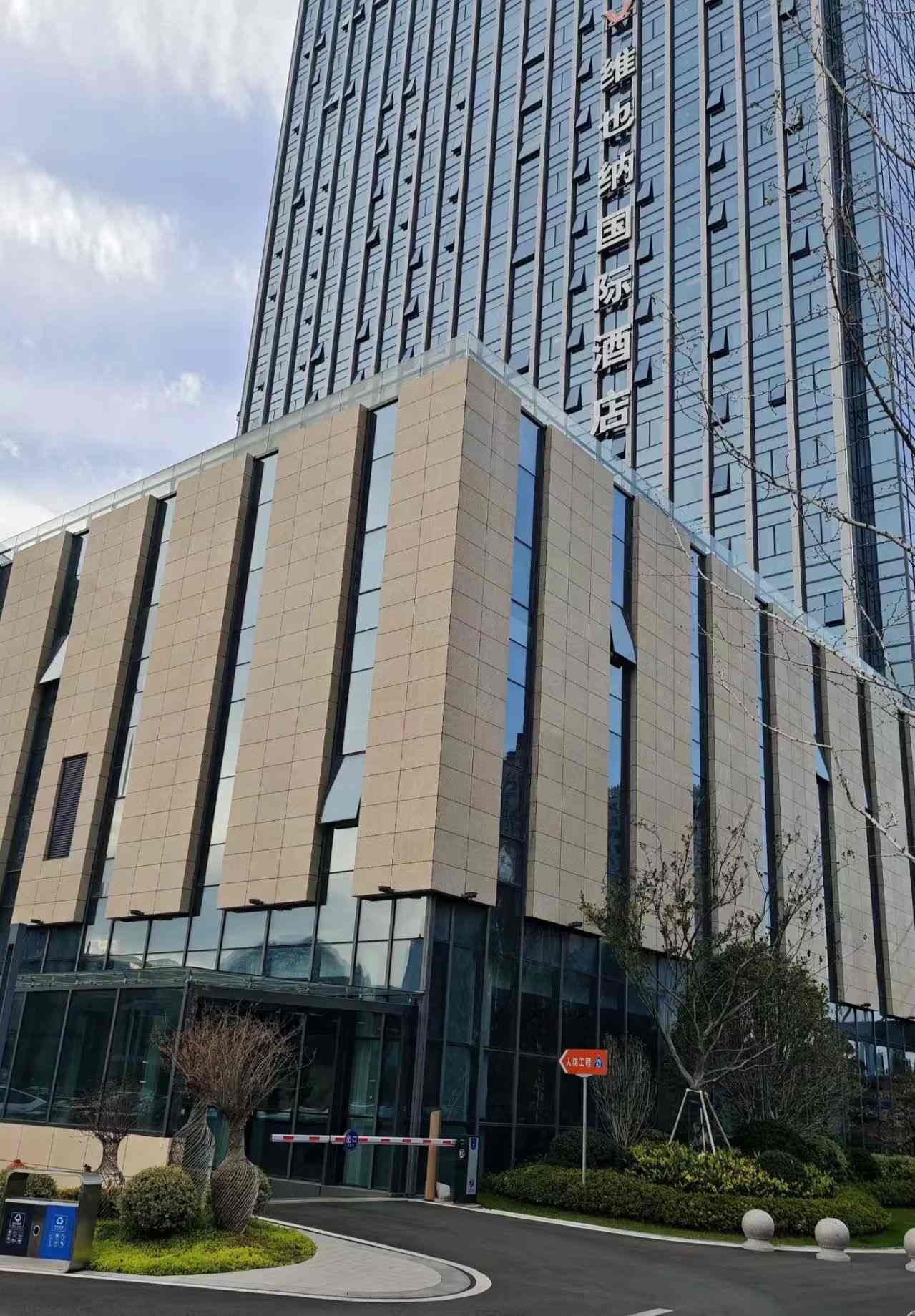 延安 黄金麻花岗岩外墙干挂