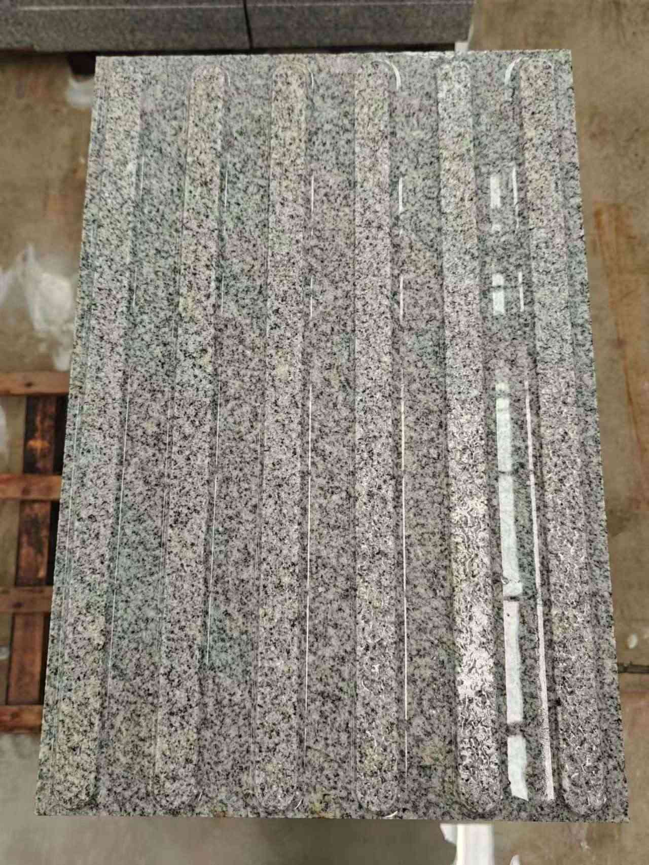 延安 芝麻白花岗岩荔枝面雕刻盲道，盲条