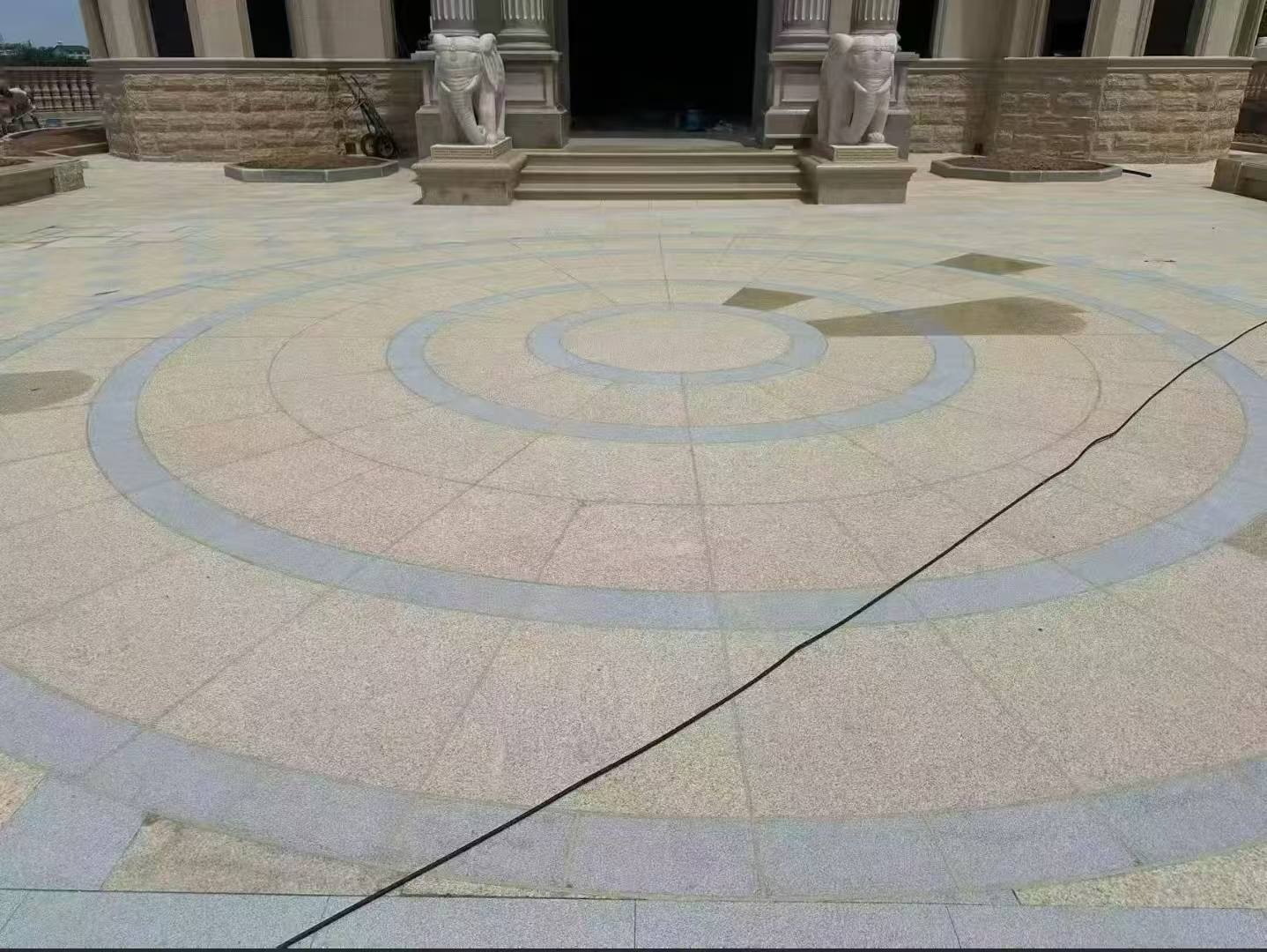 延安 黄金麻芝麻灰花岗岩石材地铺拼接效果